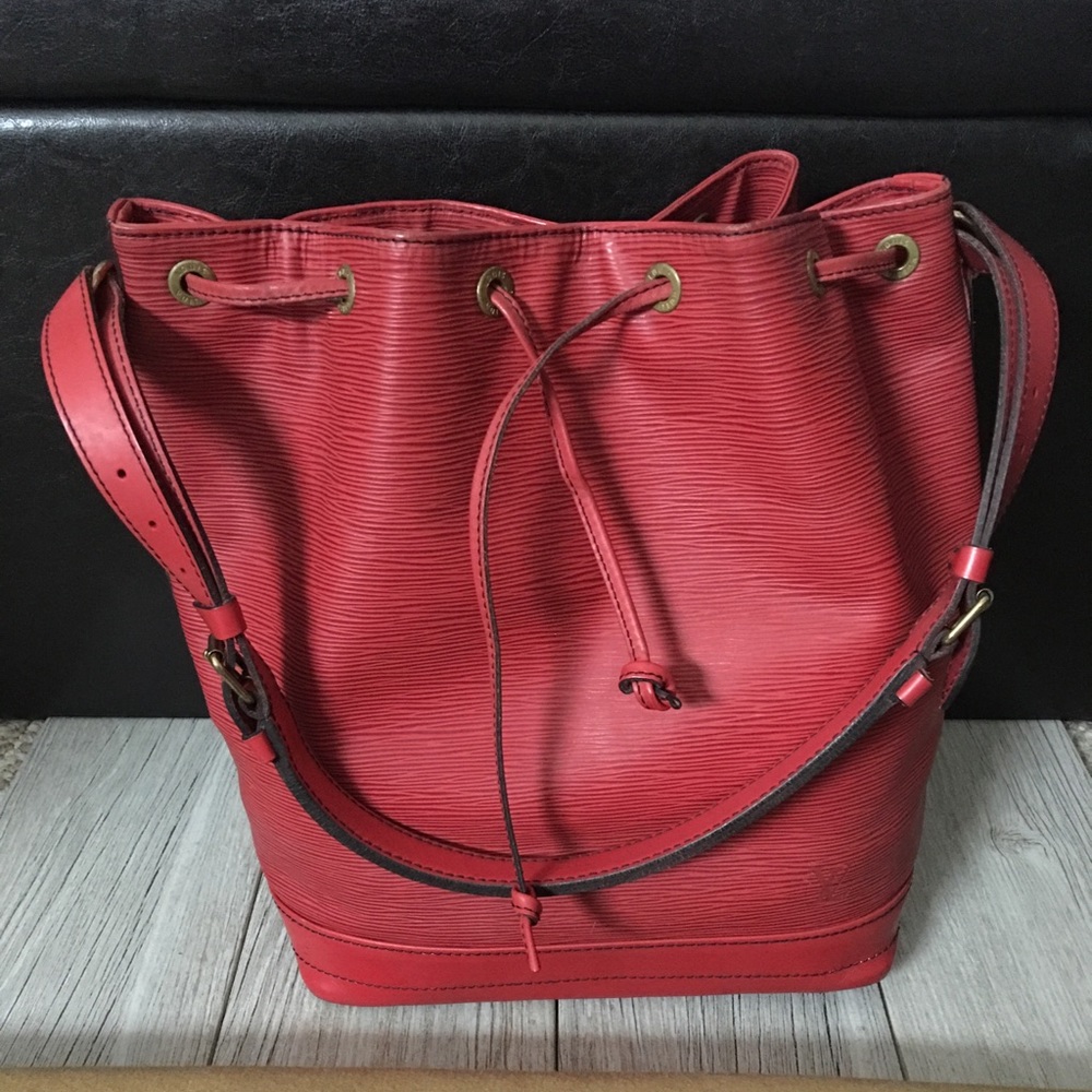 Louis Vuitton GM Epi Noe